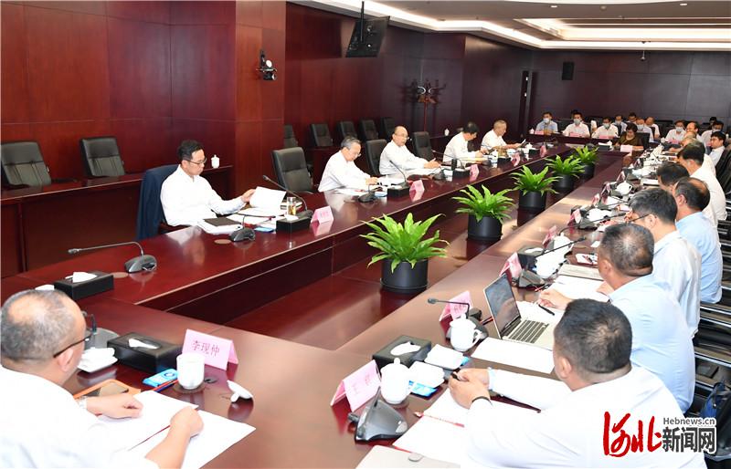 河北拉斯维加斯9888董事长张淑凡加入省长许勤主持召开企业家座谈会